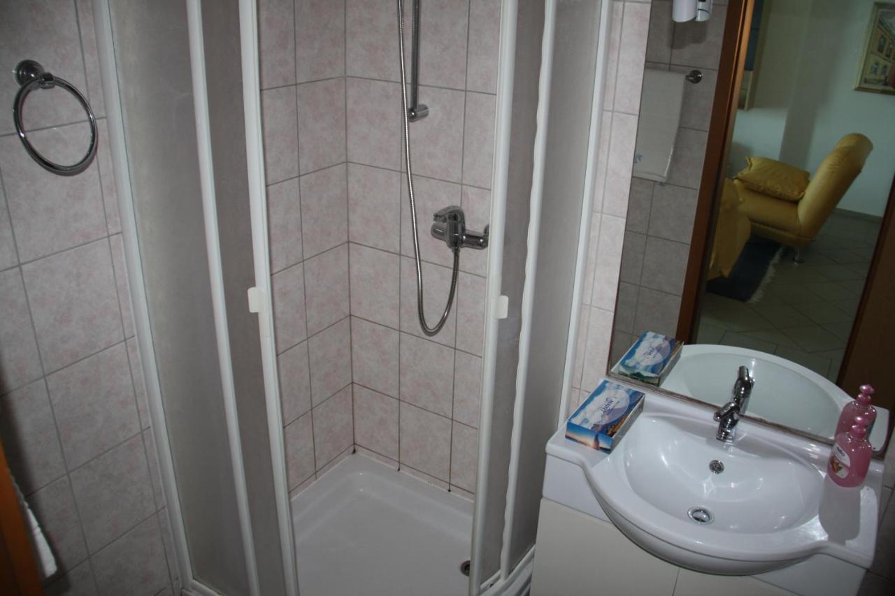 Vila Filipasic Apartment Вир Екстериор снимка
